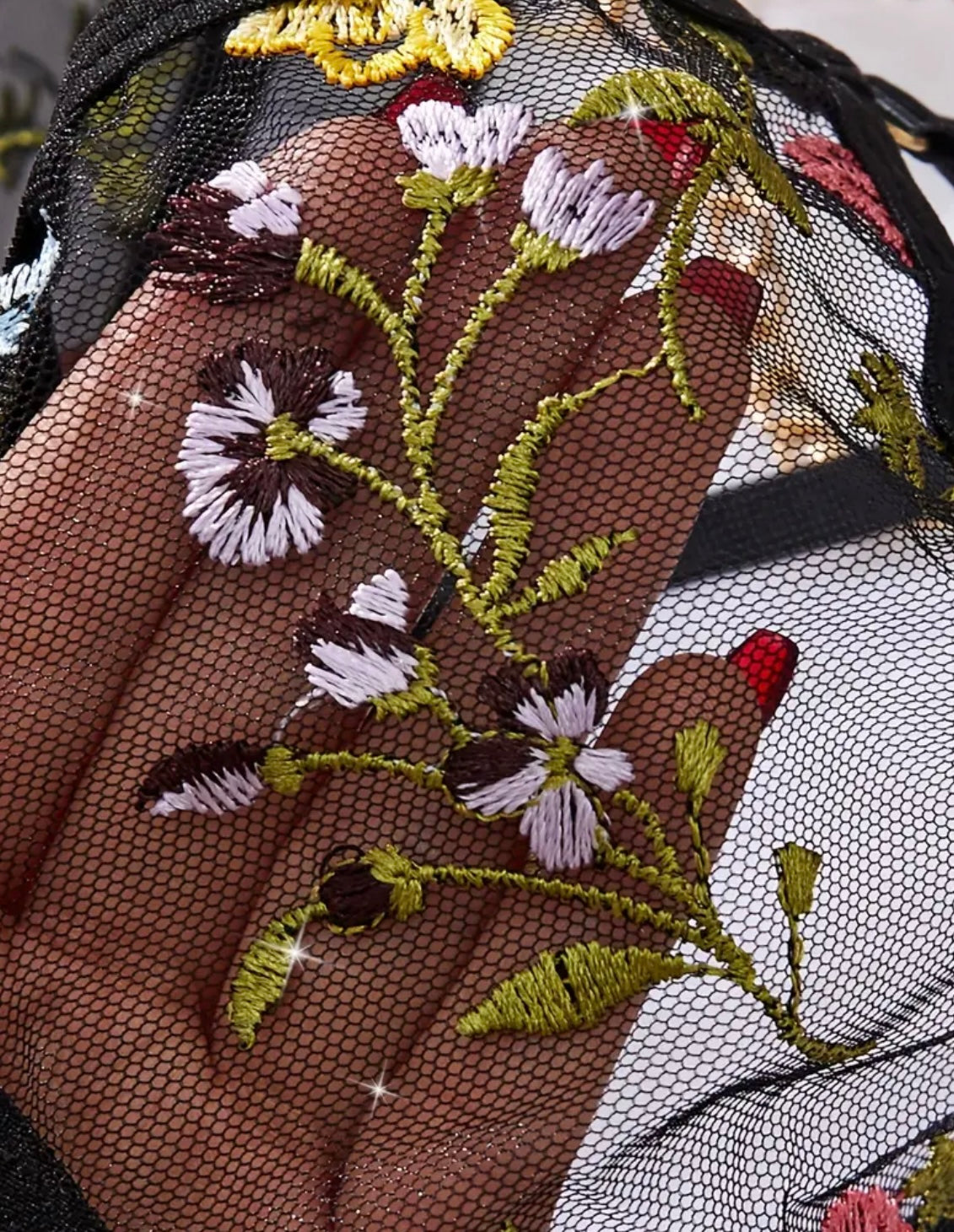 Wild Bloom | Çiçek İşlemeli Dantel 4 Parça Lingerie Seti – Altın Zincir Detaylı